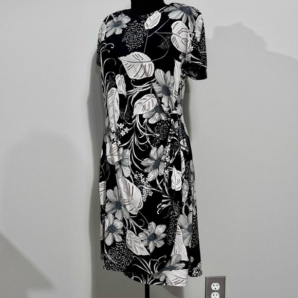 Signature By Robbie Bee Black‎ Floral Short Sleeve Knee Length Dress Size Small - Picture 5 of 12